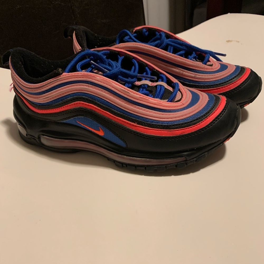 Big kid Nike 97 size 4.5
